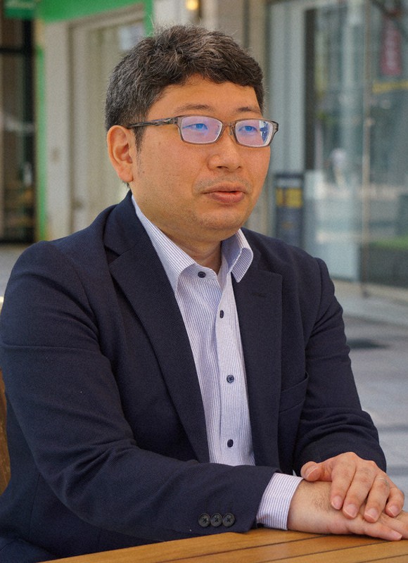 「ひきこもり」を研究する社会学者の伊藤康貴さん=神戸市中央区で2022年4月25日午後0時19分、反橋希美撮影