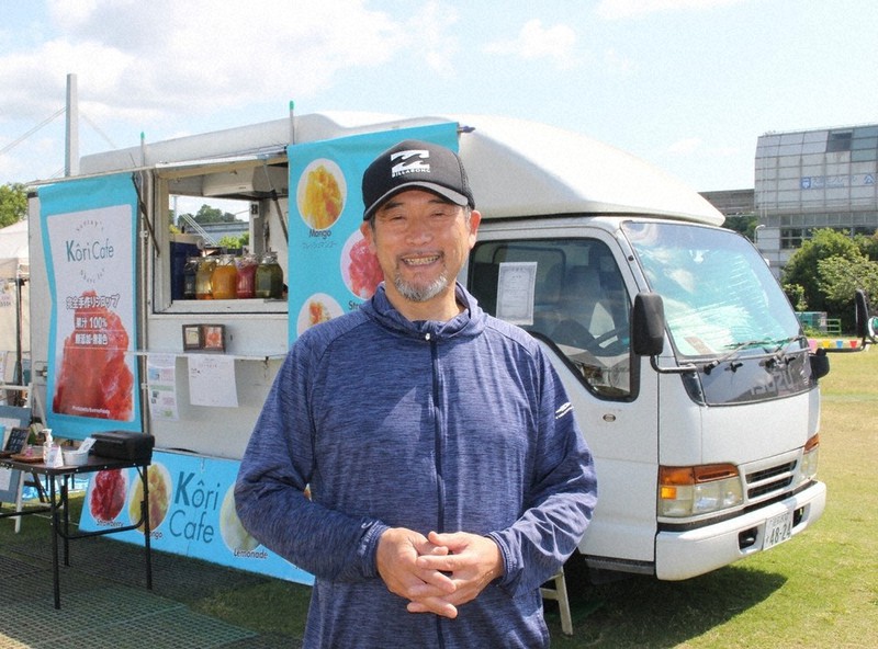 滋賀フードトラック協会代表理事の新田日佐光さん=大阪府吹田市の万博記念公園で2022年5月3日午前9時29分、庭田学撮影