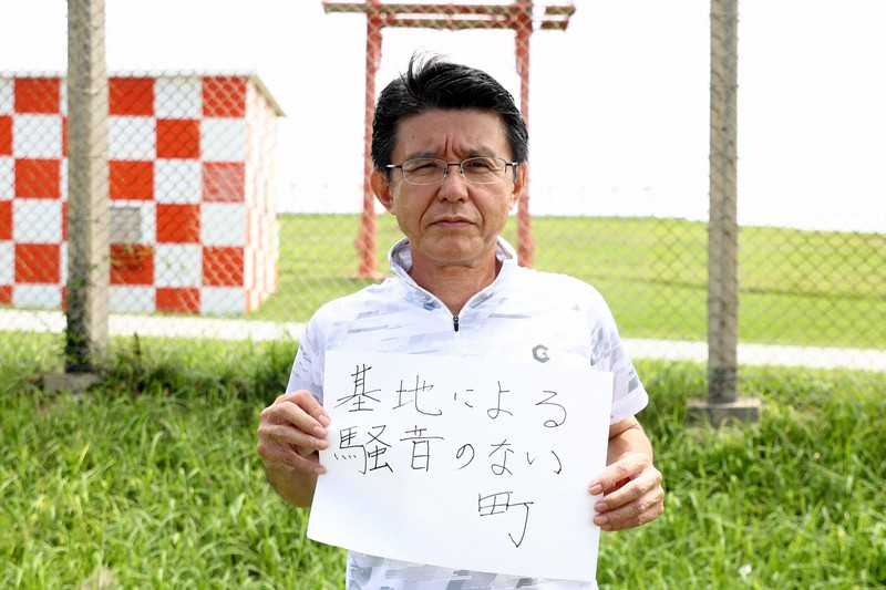 照屋博一さん=沖縄県北谷町の米軍嘉手納基地近くで2022年5月10日午前11時9分、喜屋武真之介撮影