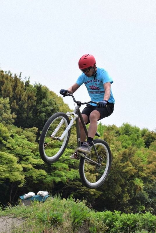 街かど・撮っておき：西宮・専用自転車広場「662トレイル」 愛好家