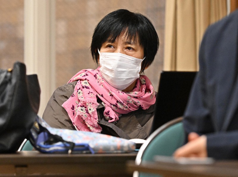 ウトロ放火事件の初公判後、弁護団が行った記者会見に参加する師岡康子弁護士=京都市中京区で2022年5月16日午後1時15分、山崎一輝撮影