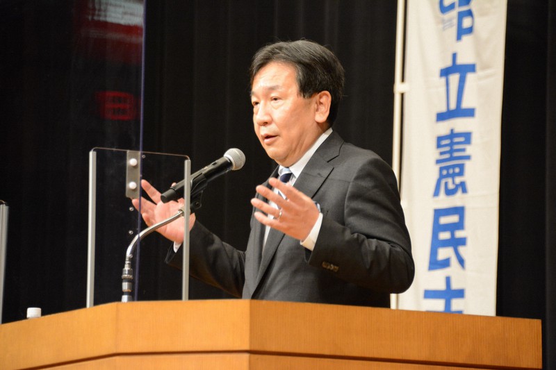 憲法対話集会で講演する立憲民主党の枝野幸男前代表=宮崎市で2022年4月24日、宮原健太撮影