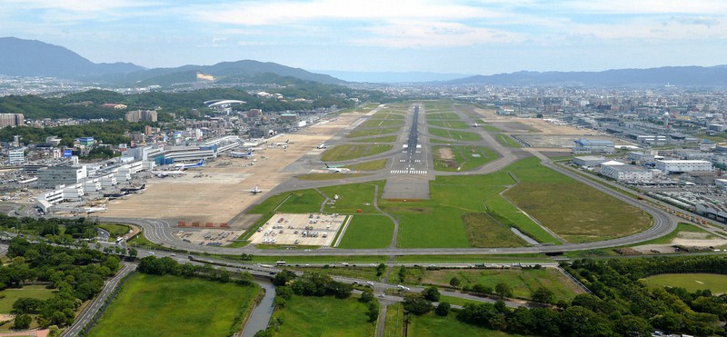 福岡空港=福岡市博多区で2018年6月17日、本社ヘリから田鍋公也撮影