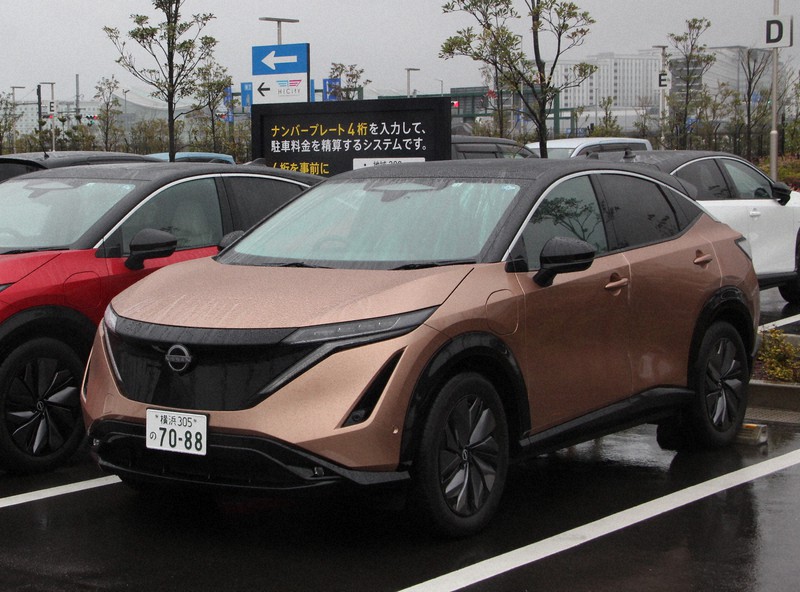日産が5月12日に国内で発売した標準仕様のEV「アリア」=東京都大田区で2022年4月15日、福富智撮影