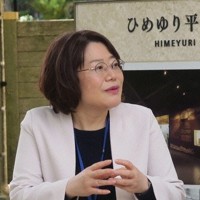 元ひめゆり学徒隊の体験を身近なこととして聞き、語る古賀徳子さん＝沖縄県糸満市のひめゆり平和祈念資料館で3月9日、嬉野京子さん撮影