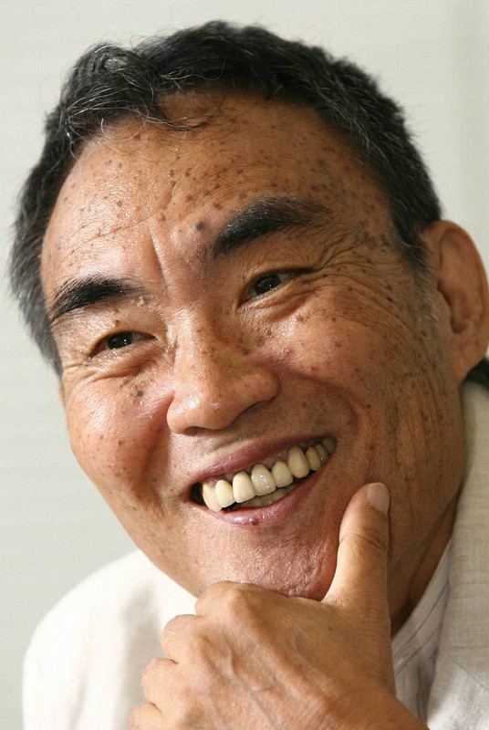 阿久悠さん未発表曲「いずこ」披露 母校の児童ら、風船空へ 兵庫