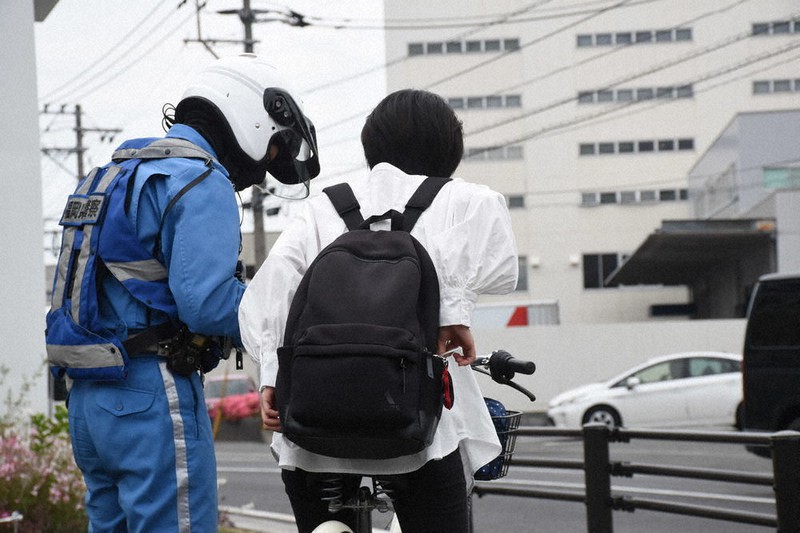 イヤホン 自転車 違反 福岡