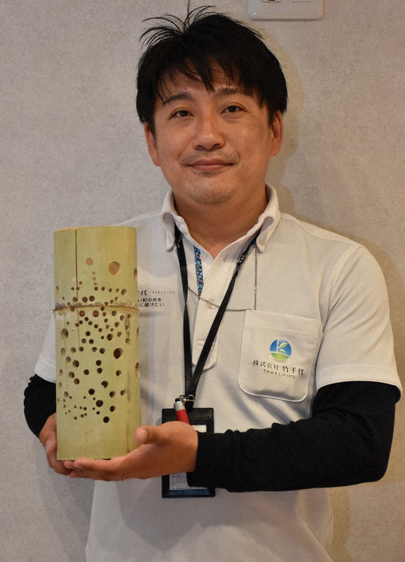 ヤングケアラーだった過去を糧に、福祉の道に進んだ谷さん。2022年春、白浜町に就労支援の事業所を開設した=和歌山県白浜町で、木村綾撮影