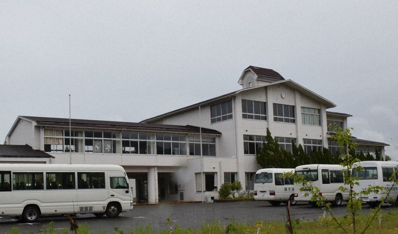 混乱が続く和歌山南陵高校=和歌山県日高川町で2022年5月12日午前9時47分、加藤敦久撮影
