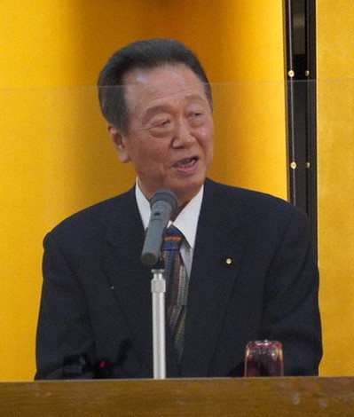 講演する小沢一郎氏=盛岡市で2022年4月16日、釣田祐喜撮影