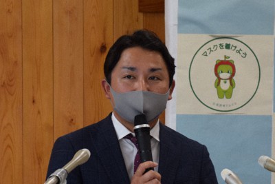参院選長野選挙区に立候補を表明した手塚大輔氏＝長野市の長野県庁で2022年5月26日、去石信一撮影