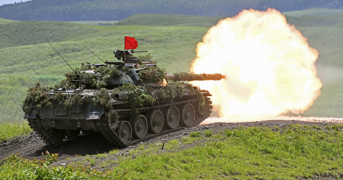 陸自が富士総合火力演習 中国意識、離島防衛能力をアピール [写真特集