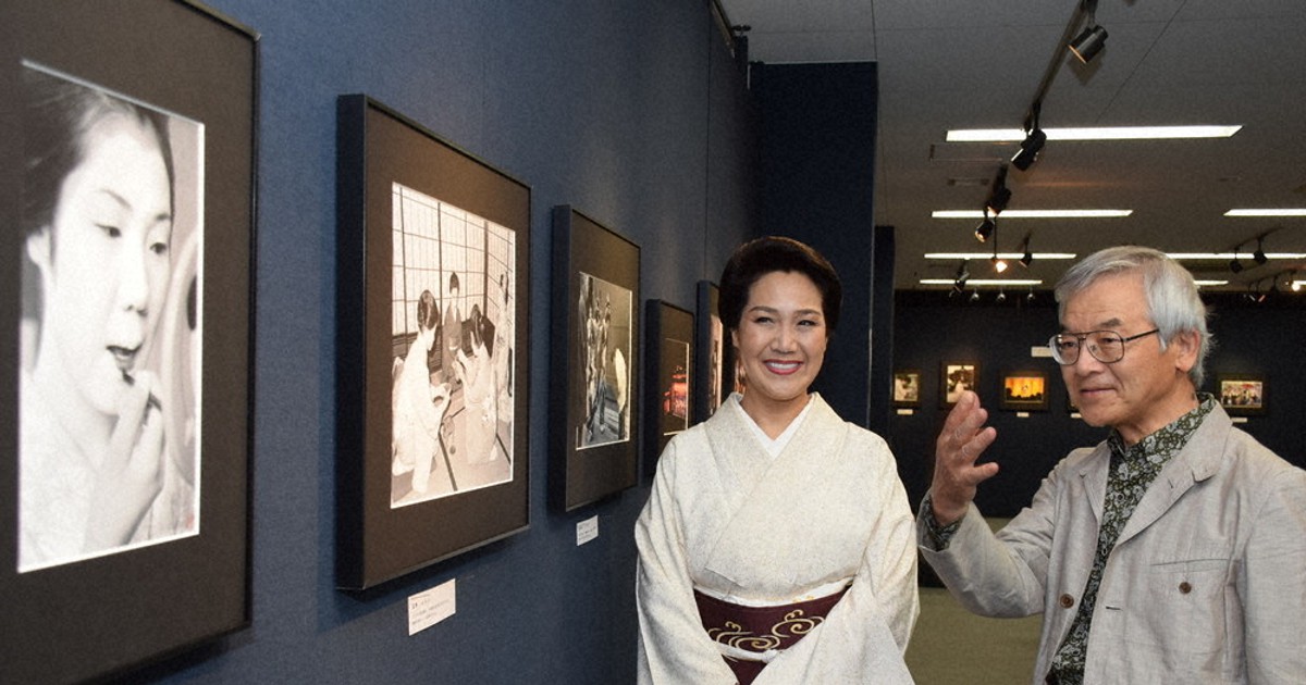 花街・上七軒の梅ぎくさん、芸妓41年の姿追う 溝縁さん写真展 中京
