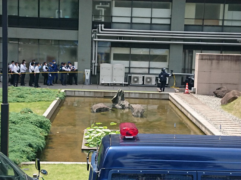 外務省に不審な封筒 爆発物処理班が出動 毎日新聞 外務省に不審な封筒 爆発物処理班が出動 毎日新聞
