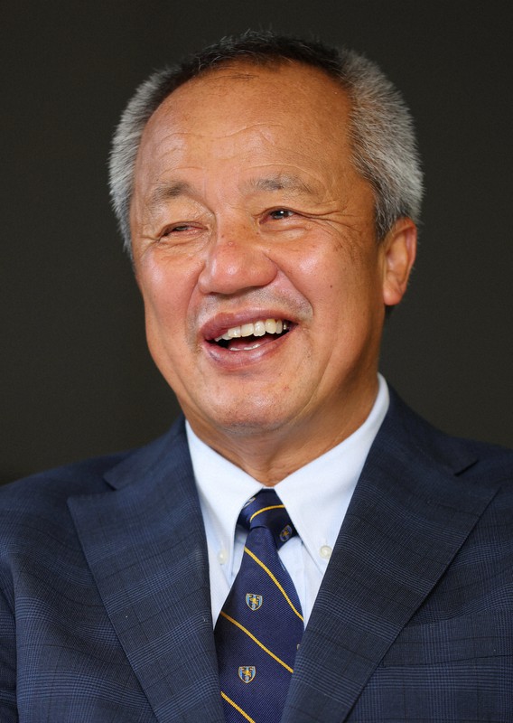 学生時代の思い出を語る東洋大姫路高校野球部監督の岡田龍生さん=大阪市北区で2022年5月19日、梅田麻衣子撮影