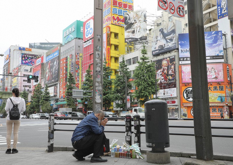 秋葉原通り魔事件14年 現場に献花 語り継ぐ 決意新たに 毎日新聞