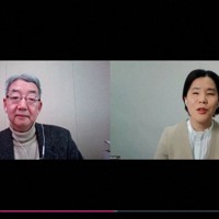 視覚障害啓発ユーチューバーの西田梓さん（右）と点字毎日の遠藤哲也編集長（当時）＝2022年2月25日、Zoomスクリーンショットより
