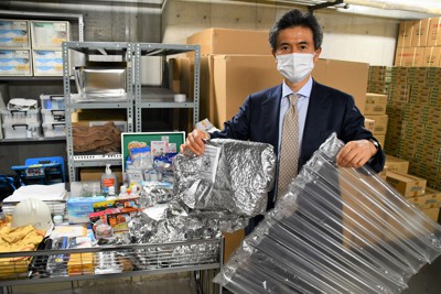 六本木ヒルズでは、防災用の備蓄倉庫にアルミ製のブランケットやエアマットを用意している＝東京都港区で2022年5月30日午後0時25分、黒川晋史撮影