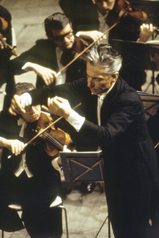 東条碩夫「マエストロたちのあの日、あの時」：カラヤンも、あの頃は