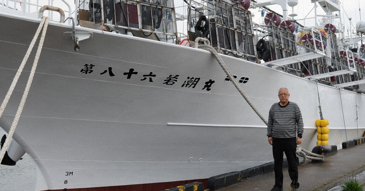 不漁 燃料高 ロシア不安 酒田港のイカ釣り漁船に 荒波 毎日新聞