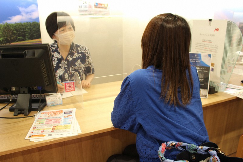 ビザ求め長蛇の列も なぜそこまで 海外旅行再開へ高まる期待 毎日新聞 ビザ求め長蛇の列も なぜそこまで 海外旅行再開へ高まる期待 毎日新聞