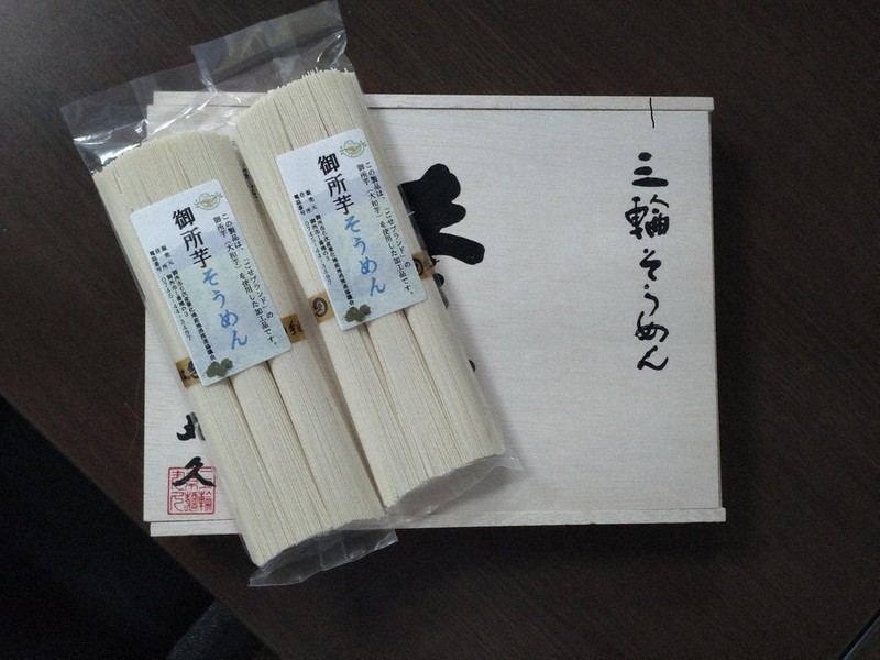 もっちりとした食感が楽しめるという「御所芋そうめん」=御所市で2022年6月1日、浜名晋一撮影