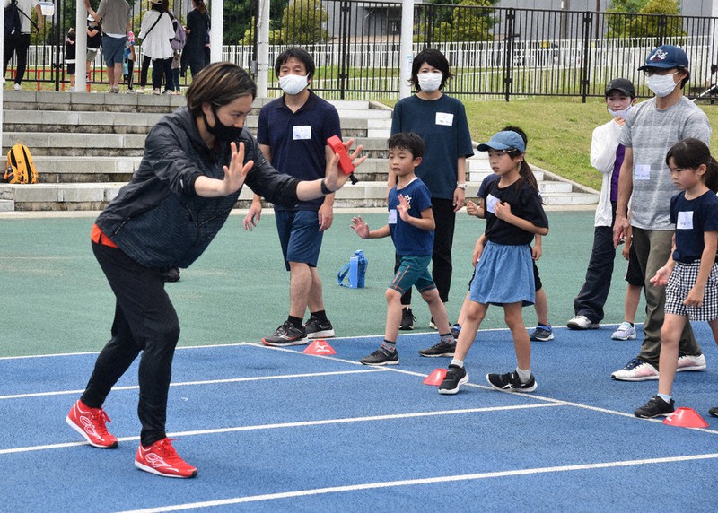 走る姿勢 が大切 元短距離日本代表 高橋萌木子さん 三郷で子どもたち指導 埼玉 毎日新聞