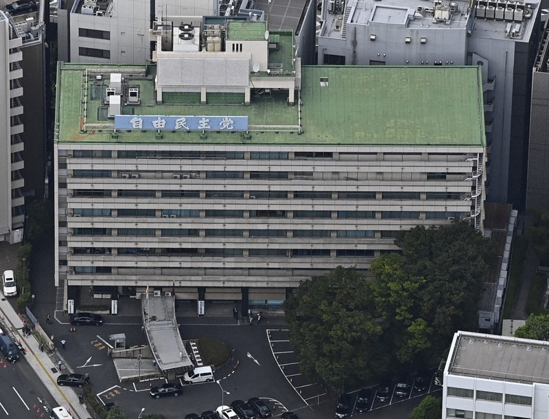 東京・永田町の自民党本部。参院選の比例代表で組織内候補同士が激しく争う=2020年8月31日午後2時26分、本社ヘリから撮影
