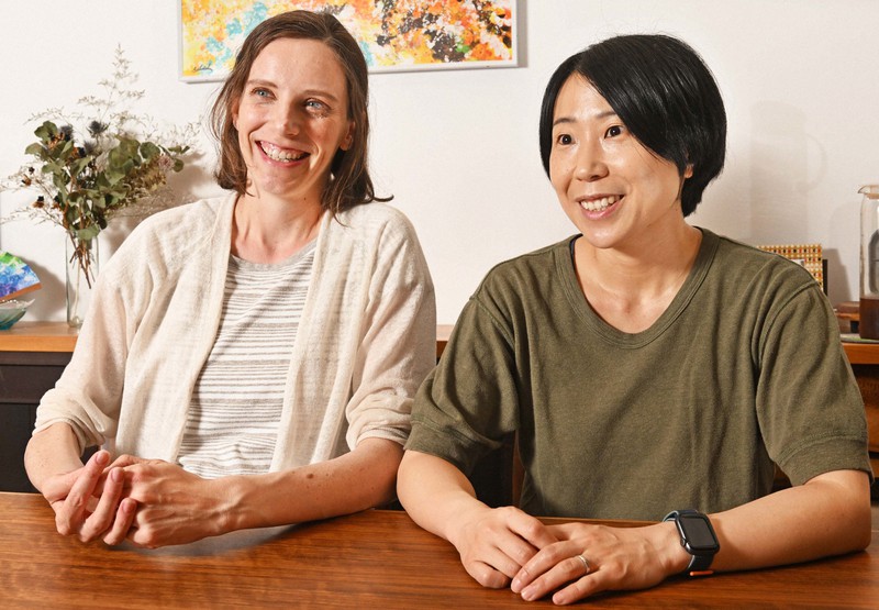 クリスマスに 希望の光 女性カップルが司法に問う家族の未来 毎日新聞