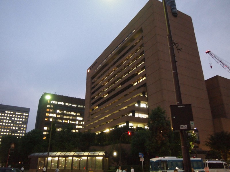 「吉田調書」を巡り謝罪会見が行われた当時の朝日新聞の本社=東京都中央区で2014年9月11日午後6時14分、柳澤一男撮影