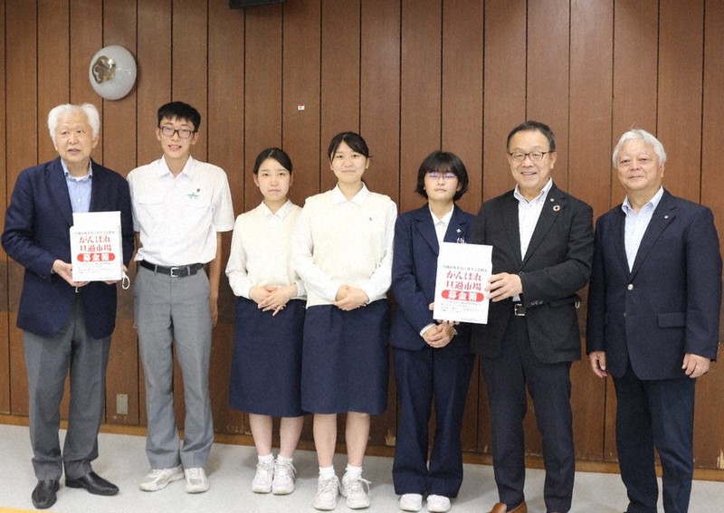 がんばろう旦過市場 高校生も親近感ある場所 小倉 小倉西 小倉商 11万4000円寄付 福岡 毎日新聞