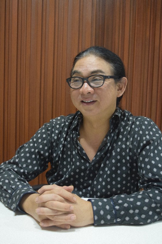 結婚平等法案を国会に提出したタンヤワット議員=バンコクで4月27日