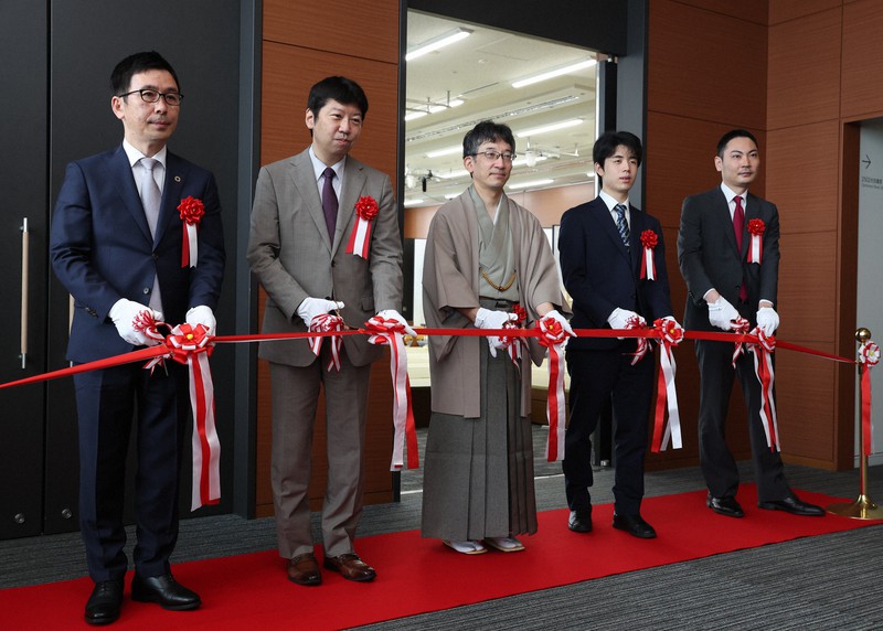 佐藤 聡太さま専用 藤井聡太王将の名人戦A級順位戦始まる 名古屋対局場こけら落とし
