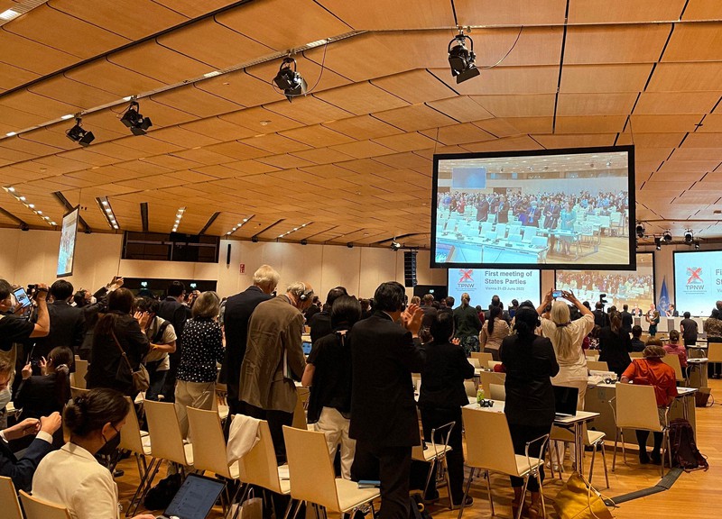 核兵器禁止条約第1回締約国会議が閉幕した時の会場の様子=ウィーンで2022年6月23日、瀬戸麻由さん撮影