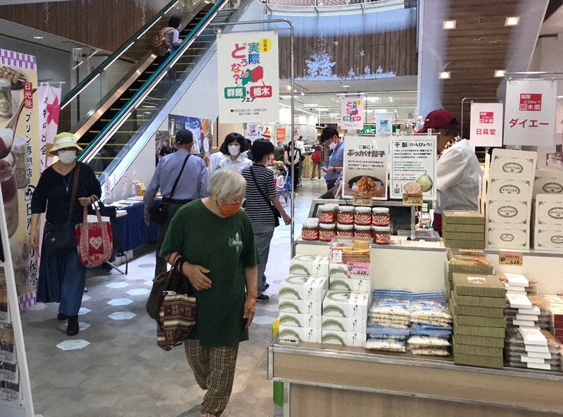大丸松坂屋大丸須磨店で開かれた「実際どうなん?栃木・群馬フェア」=神戸市須磨区で、栃木県大阪センター提供