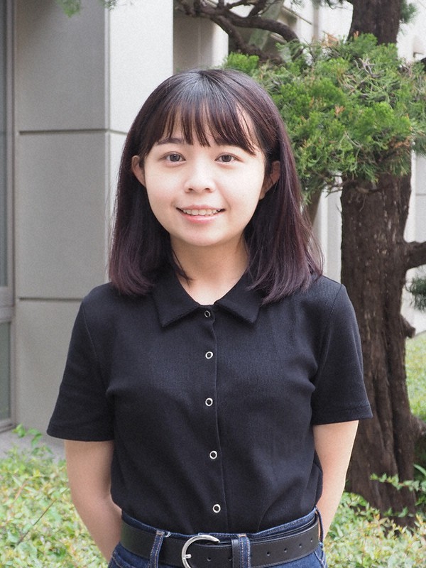 「なぜそこまで包装をするのだろう」と話す陳紋琳さん=徳島市山城町の徳島文理大で、植松晃一撮影