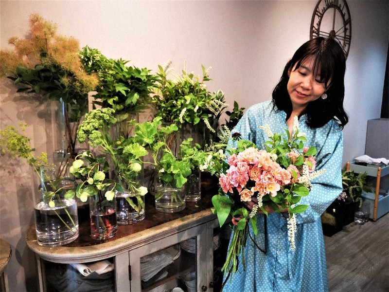 【人気高級造花店】経済産業大臣賞受賞デザイナー制作 大山木の高級アレンジメント 人気高級造花店】経済産業大臣賞受賞デザイナー制作 大山木の