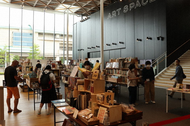 9店5000冊、多彩に 津で古本市 「ホンツヅキ三重」 ／三重 | 毎日新聞