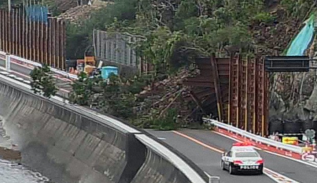国道42号で土砂崩れ 通行止め解除見通せず 串本 和歌山 毎日新聞