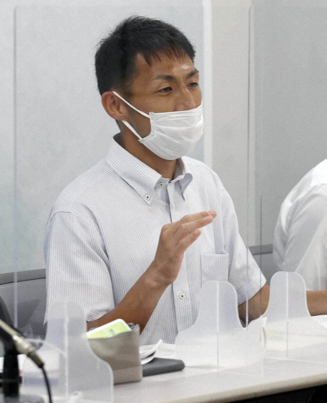 記者会見する西本武史さん=大阪市北区で2022年6月28日午後2時47分、三村政司撮影