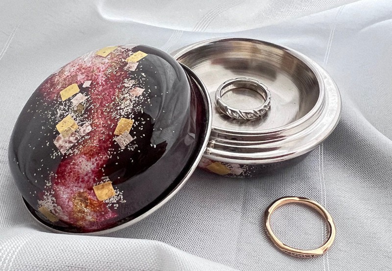 アートな窓：「描ける宝石」で心表現＝尾張七宝職人・田村有紀 ／愛知