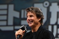 映画「トップガン　マーヴェリック」の来日記者会見で登壇し質問に答える俳優のトム・クルーズさん＝東京都港区で2022年5月23日、内藤絵美撮影