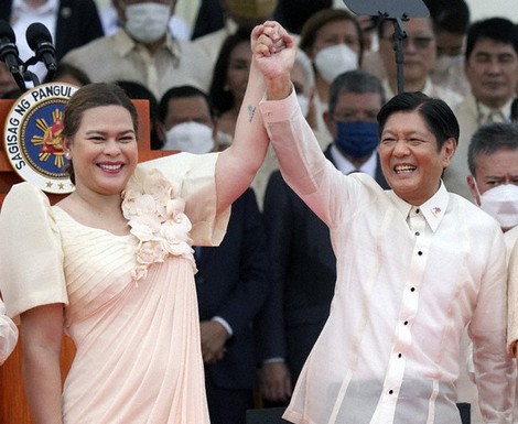 マルコス氏が比大統領就任 就任式で父称賛 | 毎日新聞