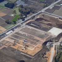 造成工事が進む半導体企業「TSMC」の建設予定地＝熊本県菊陽町で2022年4月5日午後0時10分、本社ヘリから上入来尚撮影