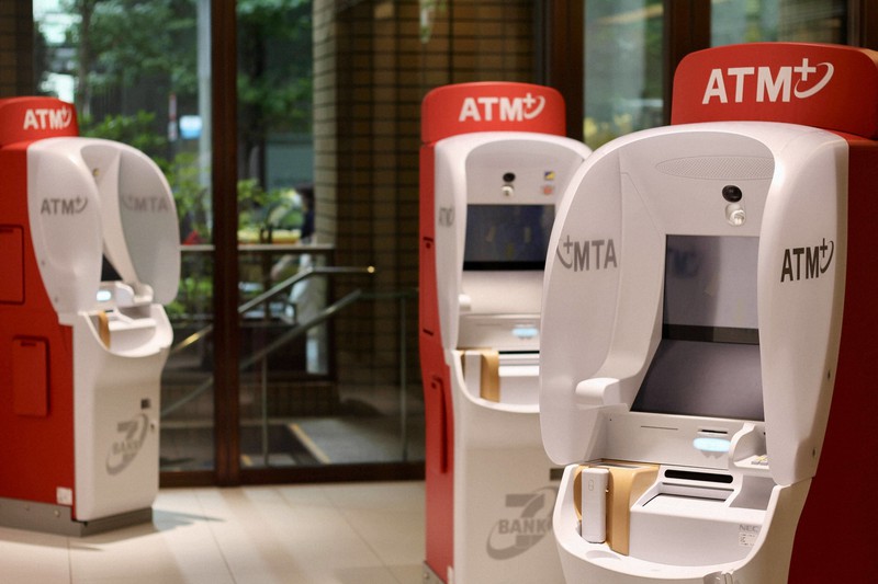 セブン銀行本社に設置されたATM=東京都千代田区で2022年6月29日午後3時55分、辻本知大撮影