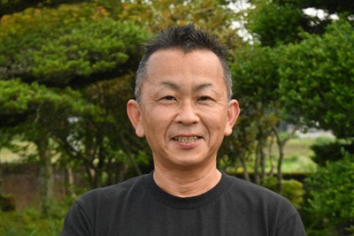 ひとり親家庭を支援するNPO法人「ぱんだのしっぽ」の小川達也理事長＝栃木県日光市内で2022年6月24日午後3時9分、御園生枝里撮影