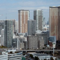 高層マンションが林立する都心部。防災対策強化に向けて国と自治体の連携が求められている＝東京都港区で、武市公孝撮影