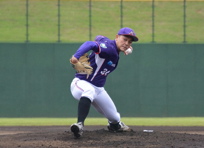 都市対抗野球大会の南関東2次予選、準決勝で先発した日本製鉄かずさマジックの渡辺力哉。新人だった昨年、サイドスローに転向した=さいたま市の埼玉県営大宮公園野球場で2022年6月8日午前11時7分、円谷美晶撮影