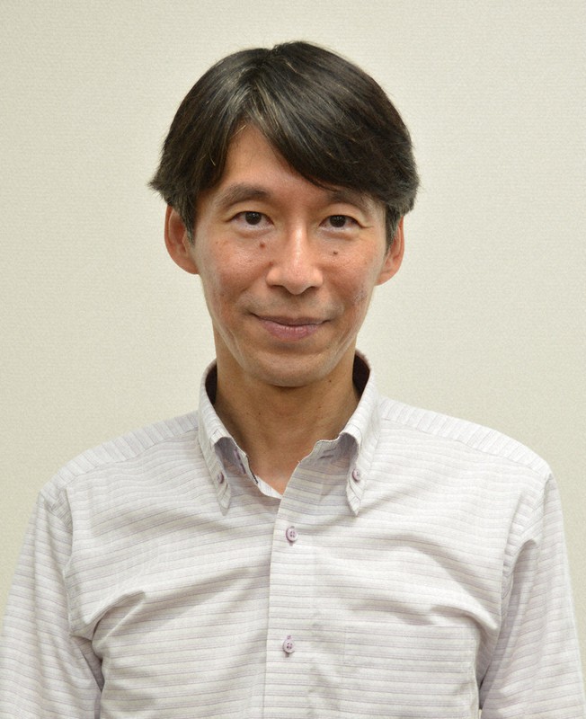 九州大学大学院法学研究院の蓮見二郎教授=福岡市西区の九州大学で、野間口陽撮影