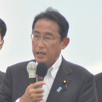 山形県寒河江市内で応援演説に熱弁をふるう岸田文雄首相。終了後に当初予定を変更して首相官邸に戻った＝2022年7月8日午後0時19分、熊田明裕撮影